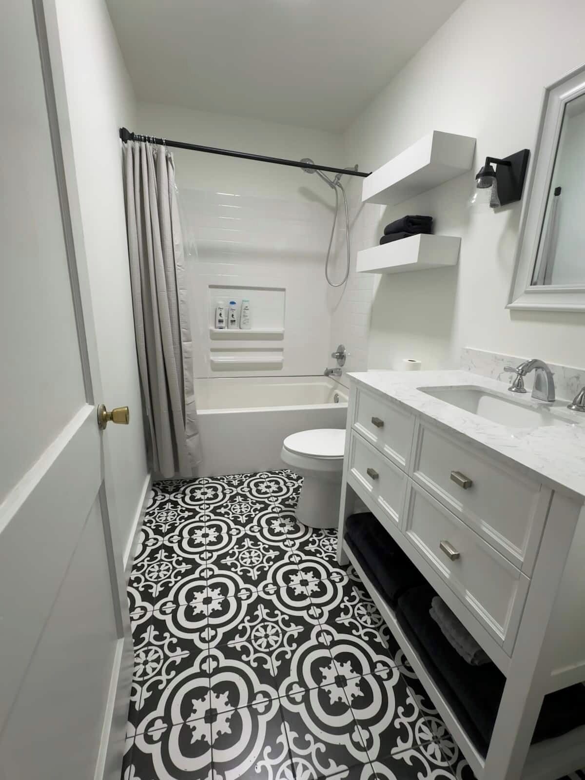 Handtücher, Seife, Shampoo, Toilettenpapier