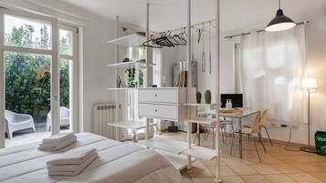 1 habitación, tabla de planchar con plancha, wifi gratis y ropa de cama