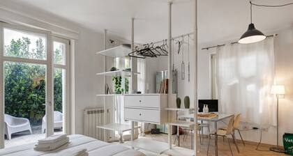 Apartment 'Charming in Lucca' with Private Garden, Wi-Fi and Air Conditioning