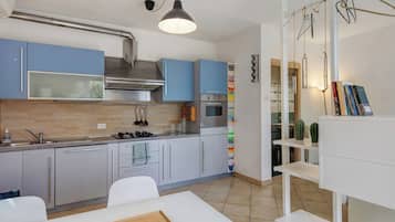 Refrigerador, horno, placa de cocina, lavavajillas