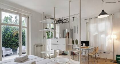 Apartment 'Grazioso a Lucca' with Private Garden, Wi-Fi and Air Conditioning