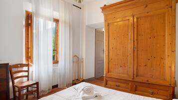 4 habitaciones, tabla de planchar con plancha y wifi gratis