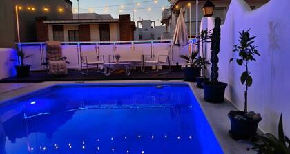 Holiday Home 'Casa Alhamar' with Private Pool, Wi-Fi and Air Conditioning