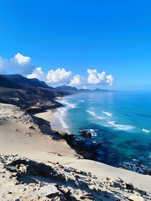 Beach nearby - Vacation Home 'Casa Alisios' with Mountain View, Private Terrace and Wi-Fi (Costa Calma)