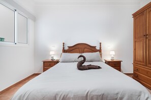 1 dormitorio, tabla de planchar con plancha, wifi gratis y ropa de cama