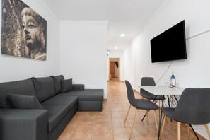 TV - Vacation Apartment 'Unidad B' with Sea View, Wi-Fi and Air Conditioning (Montaña los Velez - Aguimes)