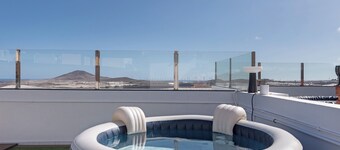 Appartamento per vacanze 'One Life One Dream House' con vista mare, Wi-Fi e aria condizionata