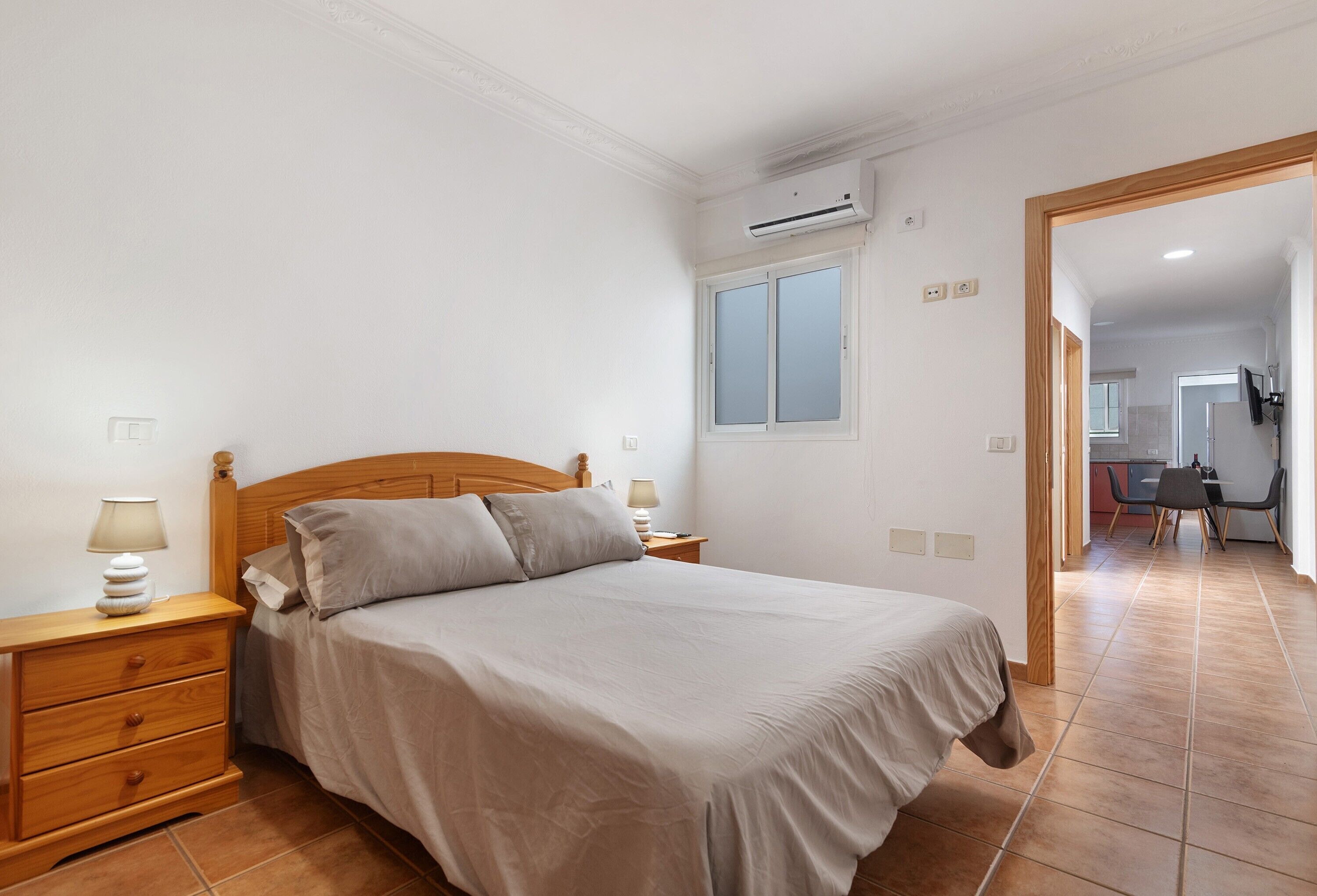 2 habitaciones, tabla de planchar con plancha y wifi gratis 