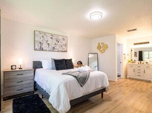 3 bedrooms, iron/ironing board, WiFi, bed sheets