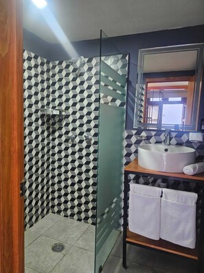 Superior Double Room, Non Smoking, Garden View | Minibar, individually decorated, individually furnished, desk - BKL Hotel (Oaxaca)