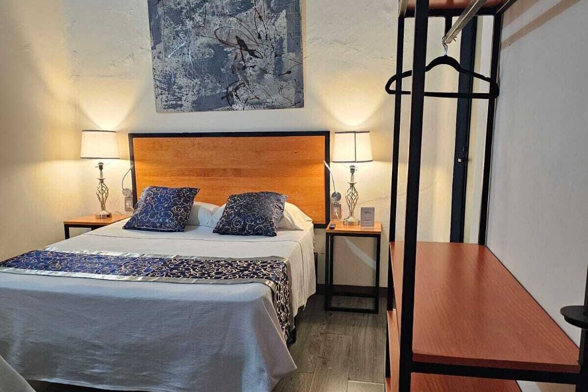 Minibar, desk, laptop workspace, WiFi (free)