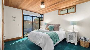 3 bedrooms, travel crib, WiFi, bed sheets