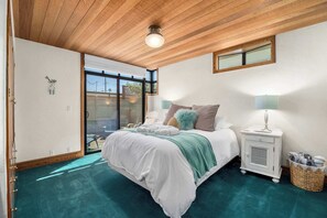 3 bedrooms, travel crib, WiFi, bed sheets