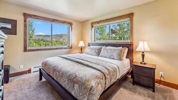 3 bedrooms, iron/ironing board, travel crib, WiFi