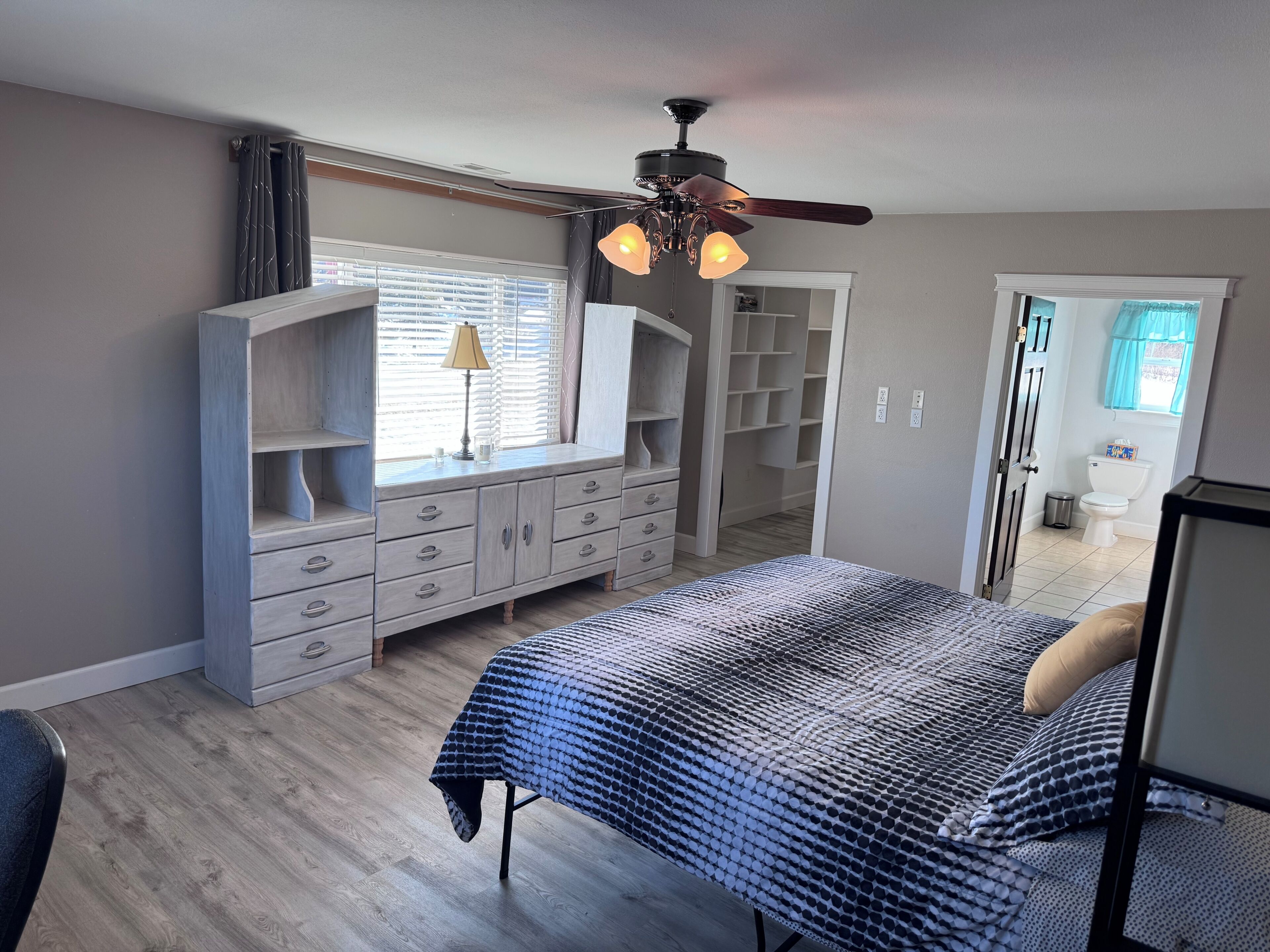 7 Schlafzimmer, Reisekinderbett, WLAN, Bettwäsche