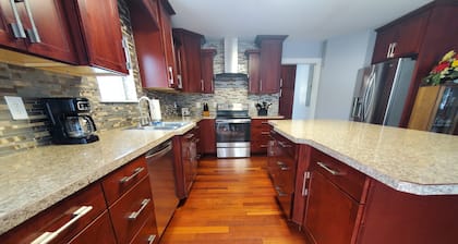 Spacious 6-bedroom+ Studio Apartment with 11+ Guests-Dog friendly in Homer Hills