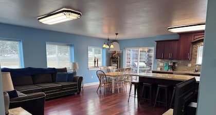 Spacious 6-bedroom+ Studio Apartment with 11+ Guests-Dog friendly in Homer Hills