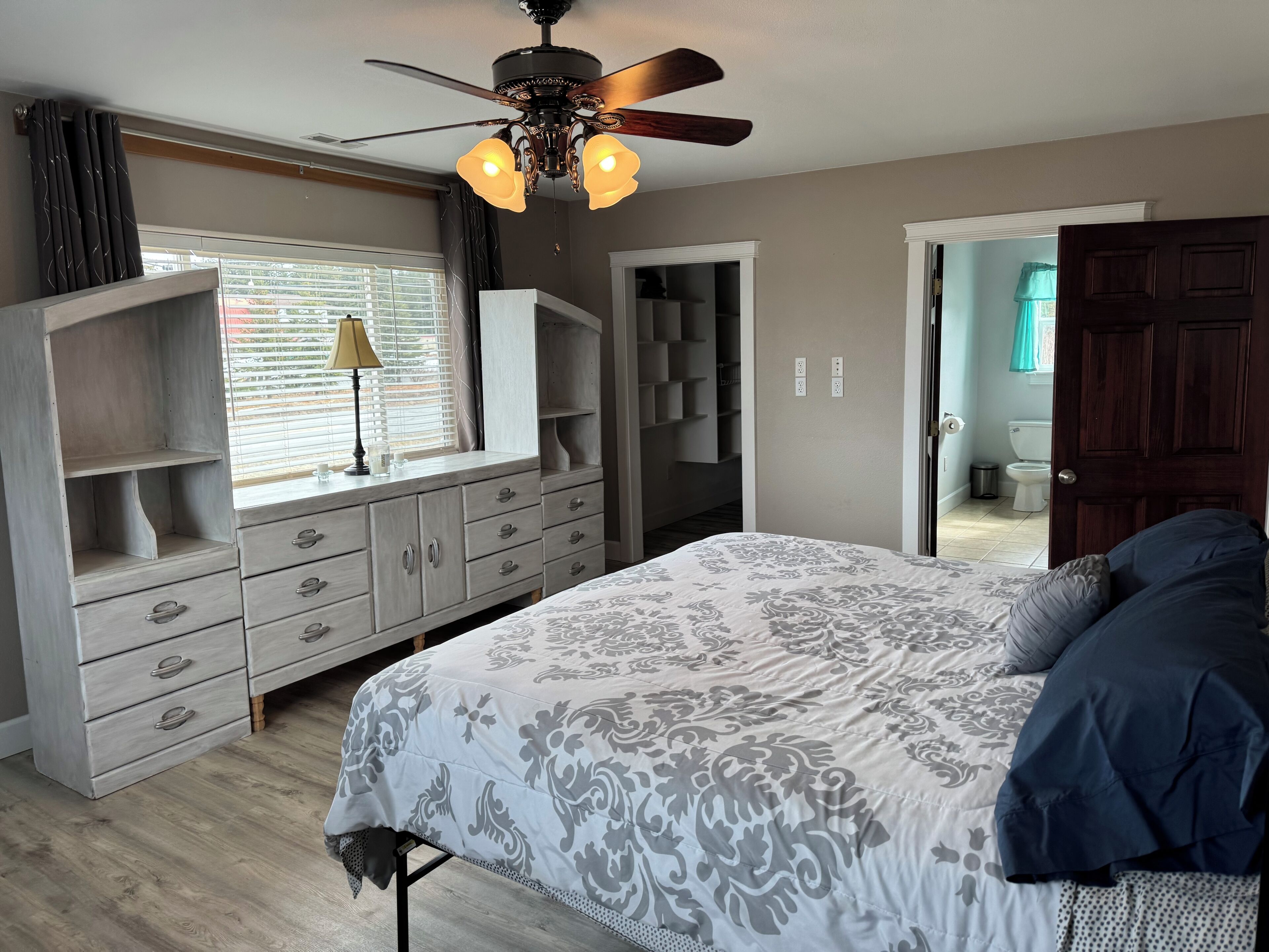 7 makuuhuonetta, vauvan matkasänky, Wi-Fi, vuodevaatteet