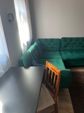 Living area - Cozy 2-bedroom apartment in enjoyable Wrocław with free WiFi and tv (Wroclaw)