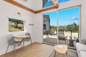 Fernseher, Kamin, Arbeitsbereiche