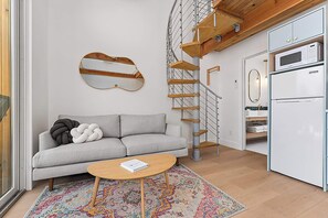 Fernseher, Kamin, Arbeitsbereiche