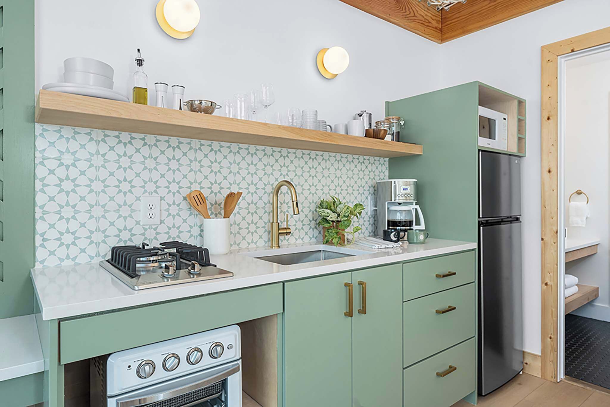 Fridge, microwave, coffee/tea maker, toaster