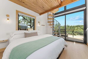 1 bedroom, desk, iron/ironing board, WiFi - The Hillside at Meridian, Hot tub & Firepit! (Fredericksburg)