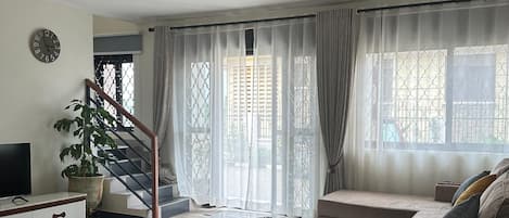 City appartement | Woonruimte | Flatscreentelevisie