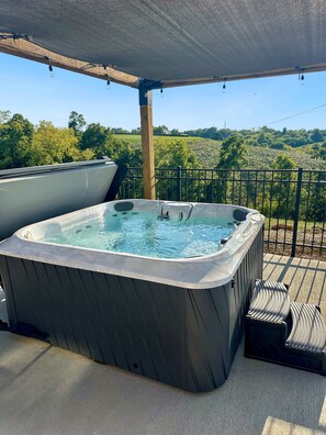 Outdoor spa tub - Pool | Hot Tub | Game Room | Fire Pit | Playground (Williamstown)