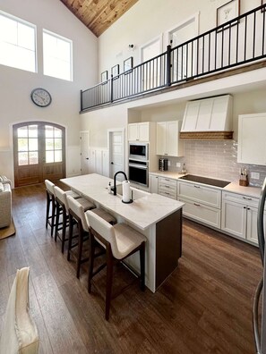 Private kitchen - Pool | Hot Tub | Game Room | Fire Pit | Playground (Williamstown)
