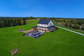 Exterior - Pool | Hot Tub | Game Room | Fire Pit | Playground (Williamstown)