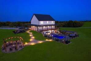 Exterior - Pool | Hot Tub | Game Room | Fire Pit | Playground (Williamstown)