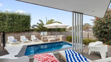 Een verwarmd zwembad