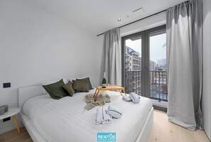 2 bedrooms, desk, iron/ironing board, travel crib