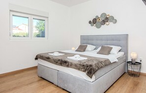 3 bedrooms, travel crib, free WiFi, bed sheets - Cozy apartment in Vir (Vir)