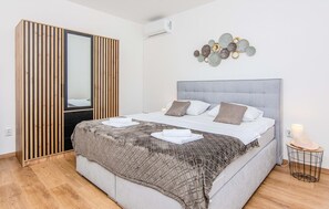 3 slaapkamers, reisbedje, gratis wifi, beddengoed