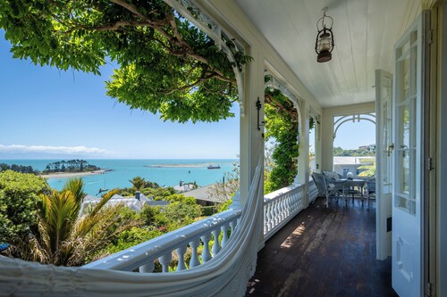 'Puna Perch - Te Whare Rangi'  - Private Room in Nelson Waterfront