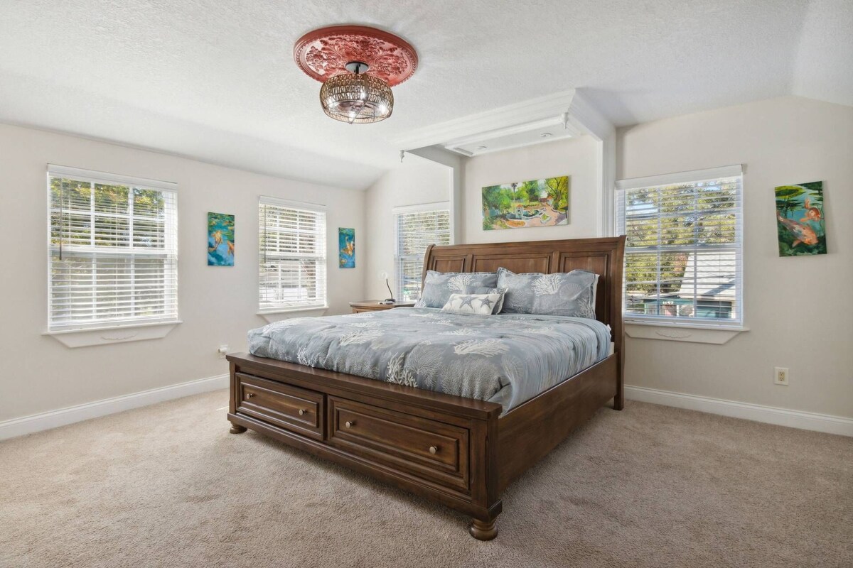 Photo of 5 minutes to EverBank Stadium, Historic Home, Koi Pond, Amazing Garden, BBQ, Firepit, Games