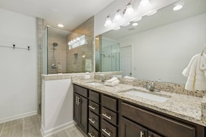 Shower, hair dryer, towels, soap - 4BR Home w/ Private Fenced Yard, Firepit & Dogs OK (Jacksonville)