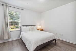 4 chambres, fer et planche à repasser, accès au Wi-Fi (inclus)