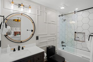 Shower, hair dryer, towels - Casa Citrus! 6BR, Heated Pool, Spa, Modern Design (Scottsdale)