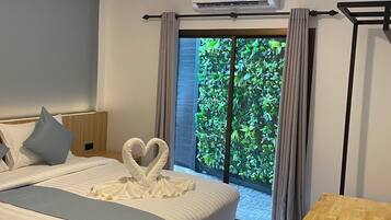 Superior-Doppelzimmer | Zimmersafe, laptopgeeigneter Arbeitsplatz, Verdunkelungsvorhänge