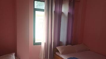 Basic Double Room | Soundproofing, free WiFi, bed sheets