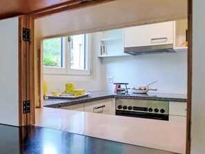 Oven, dishwasher, toaster, highchair