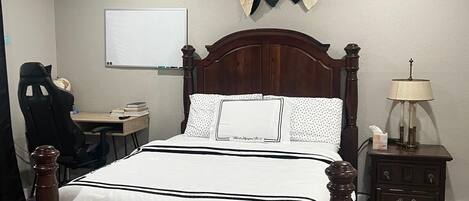 4 多间卧室、熨斗/熨衣板、WiFi、床单