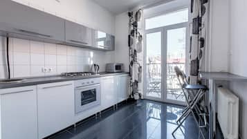 Apartment, City View | Private kitchen | Coffee/tea maker, electric kettle