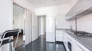 Appartement, vue ville | Cuisine privée | Cafetière/bouilloire, bouilloire électrique