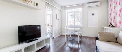 Apartment, Stadtblick | Wohnbereich