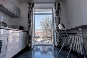 Appartement, vue ville | Cuisine privée | Cafetière/bouilloire, bouilloire électrique