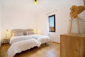 2 slaapkamers, een kluis op de kamer, een bureau